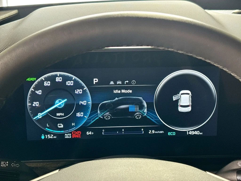 Used 2024 Gray Kia Wind image 14