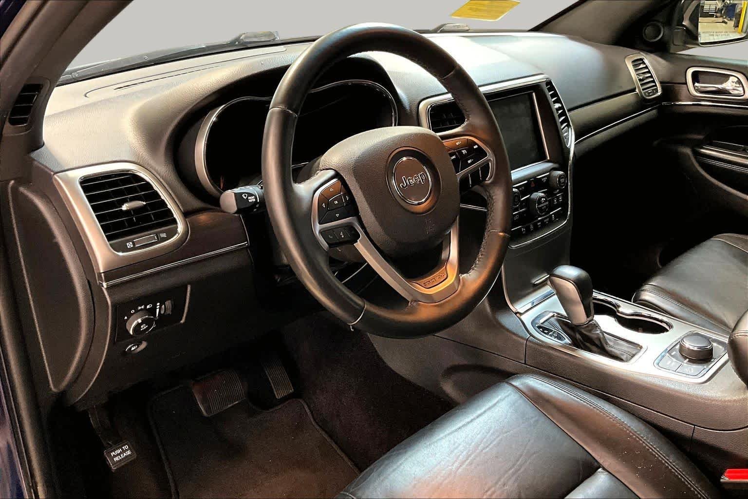 Used 2018 True Blue Pearlcoat Jeep Limited image 17