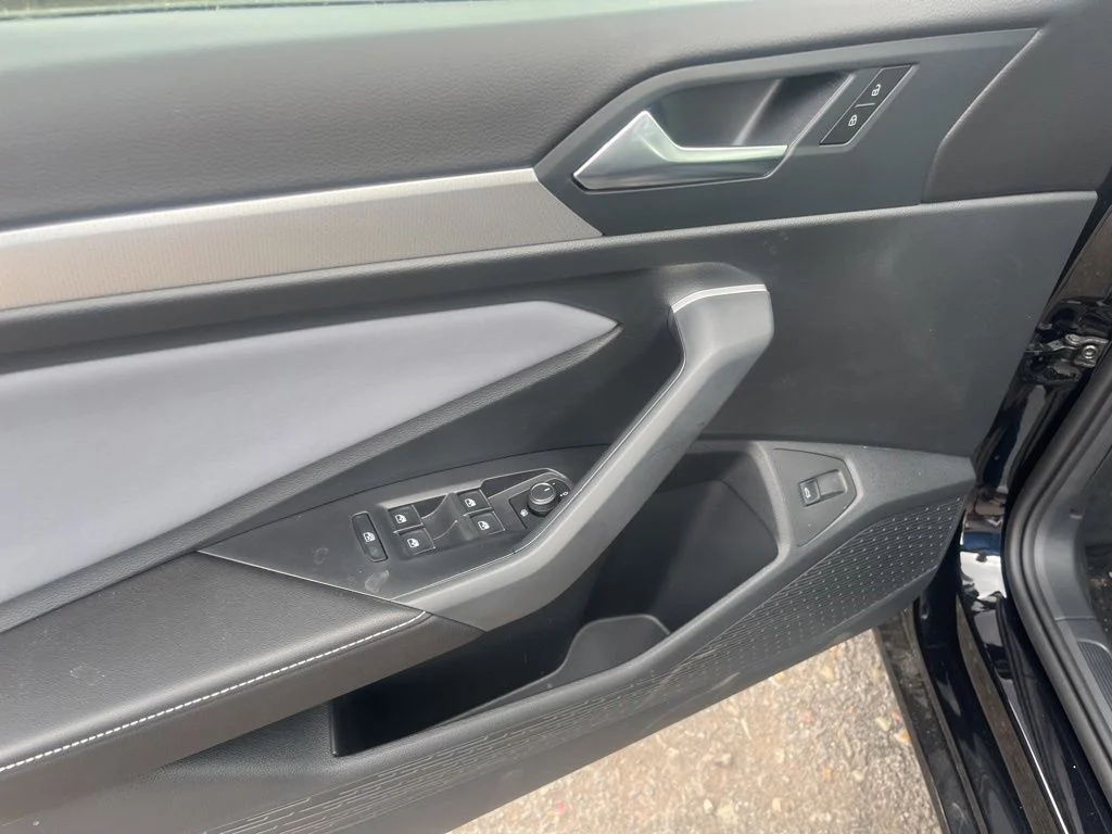 New 2026 Black Volkswagen 1.5T SE image 17
