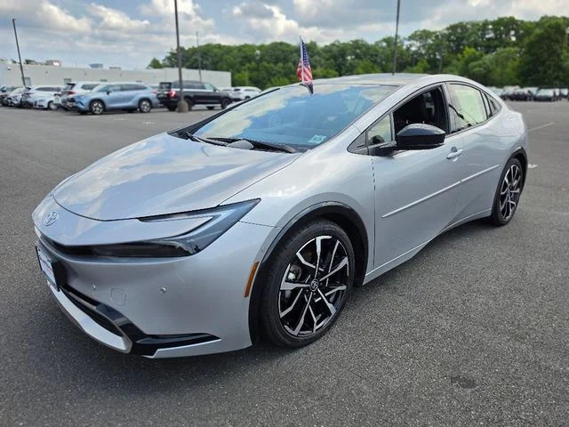 Used 2024  Toyota XSE Premium image 3