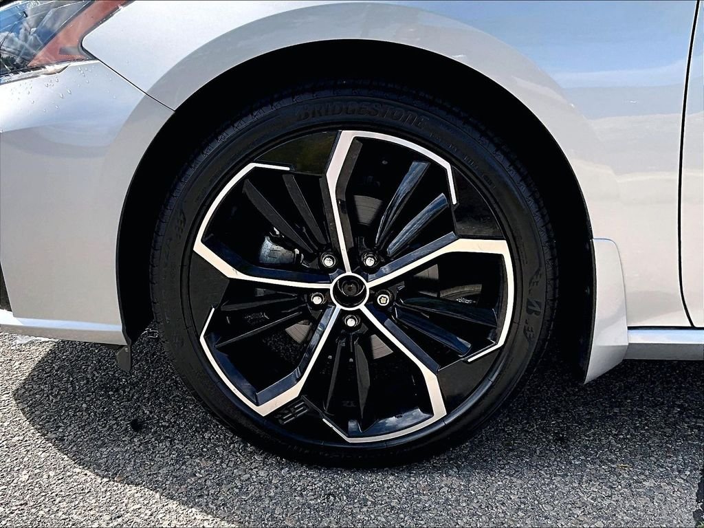 Used 2024 Silver Nissan 2.5 SR image 7