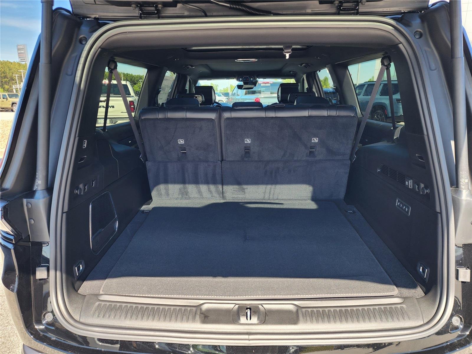 New 2026 High Gloss Black Exterior Paint Jeep Limited Reserve image 5