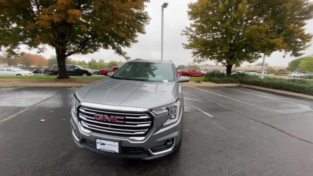 Used 2024 Silver GMC SLT image 3