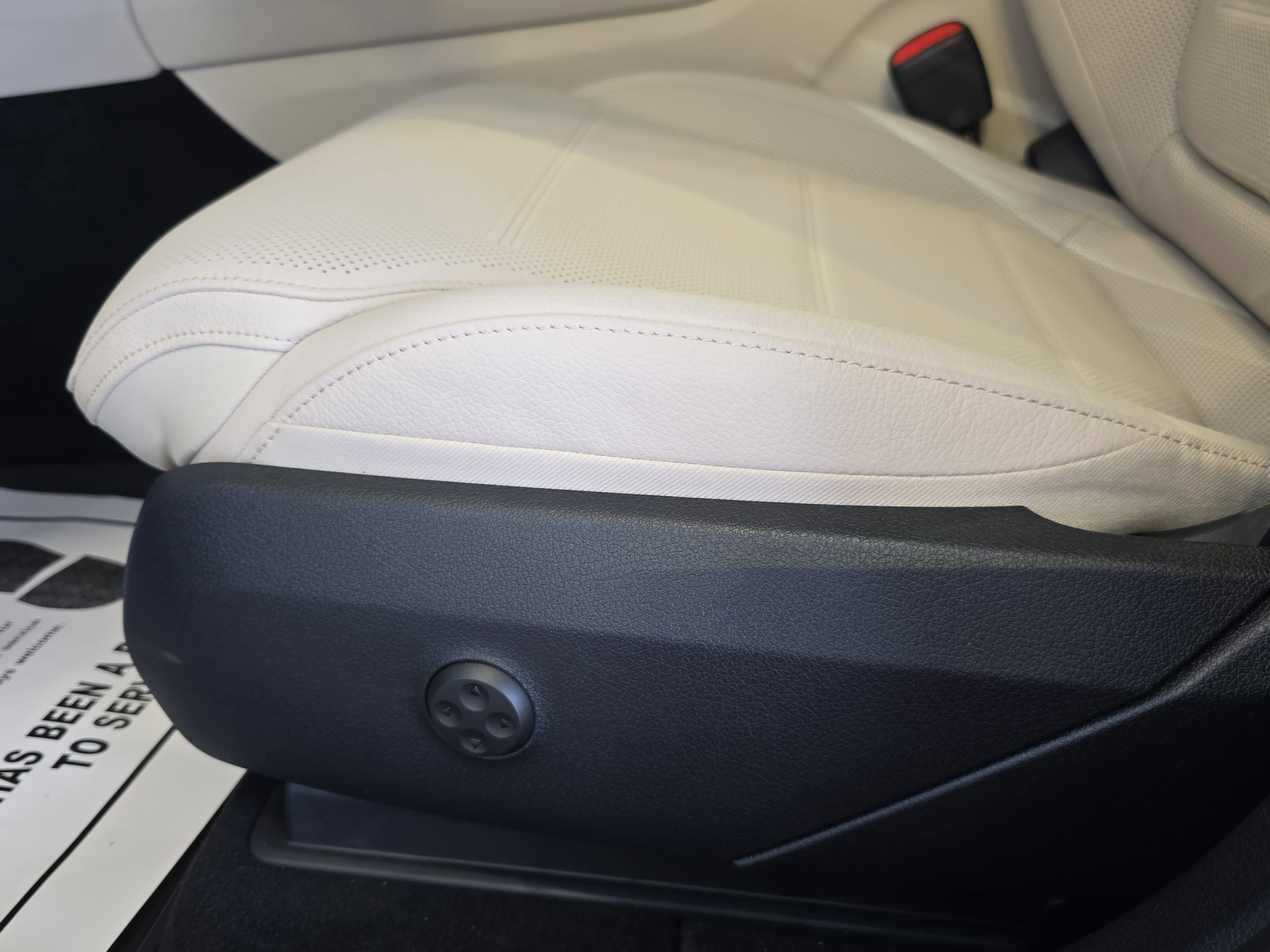 New 2026 Cirrus Silver Metallic Mercedes-Benz GLC300 image 29