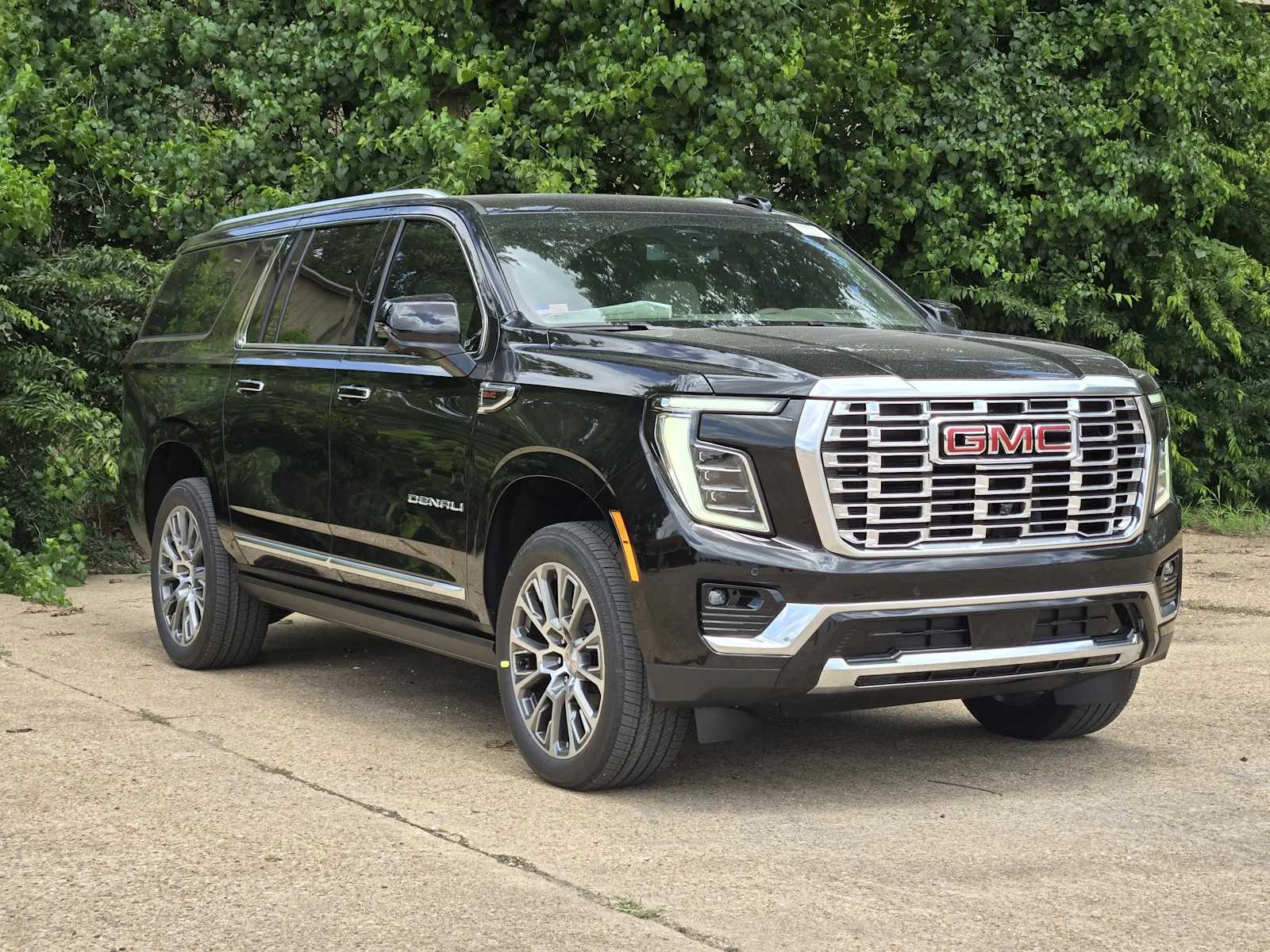 2026 GMC Yukon XL Denali - Photo 2