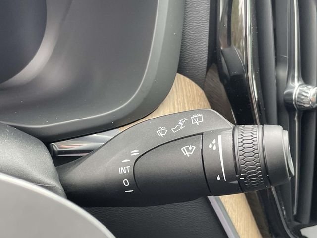 New 2026  Volvo B5 Plus image 31