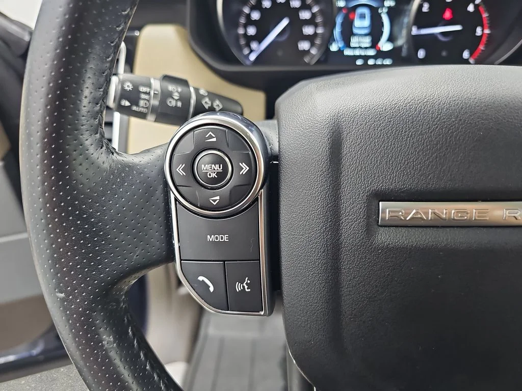 Used 2016 Blue Land Rover HSE Td6 image 19