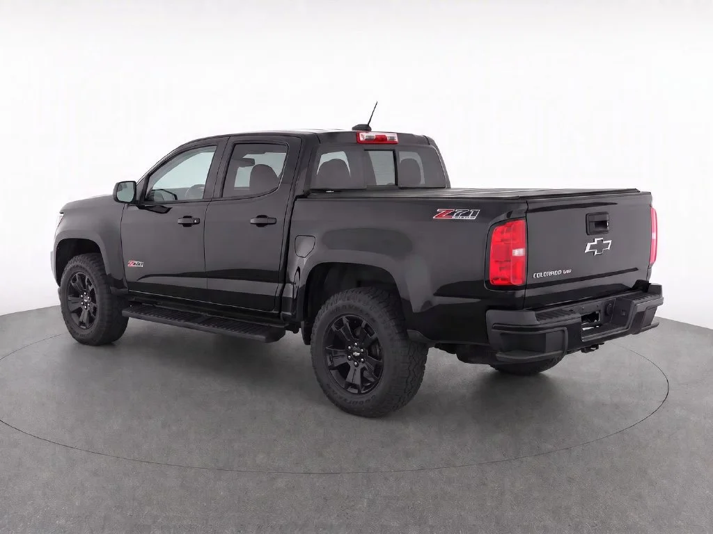 Used 2017 Black Chevrolet Z71 image 4