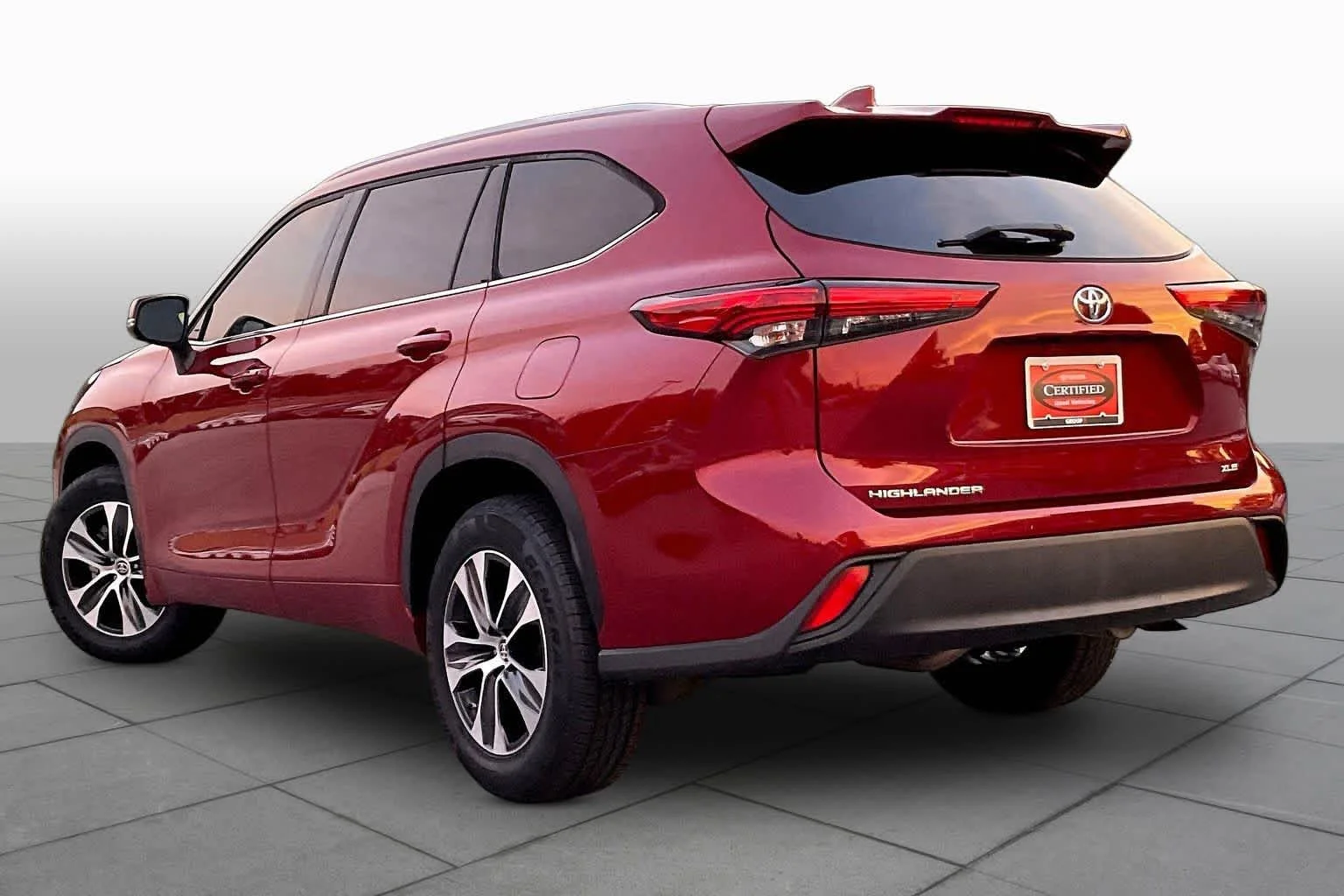 Used 2022 Ruby Flare Pearl Toyota XLE image 12