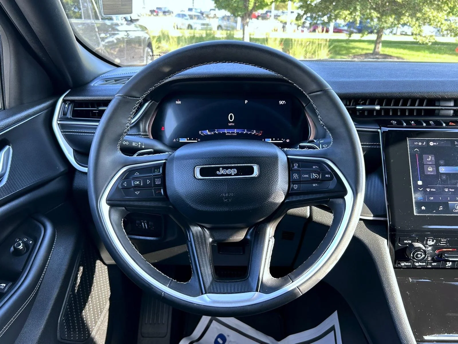 Used 2023 Silver Jeep Altitude X image 11