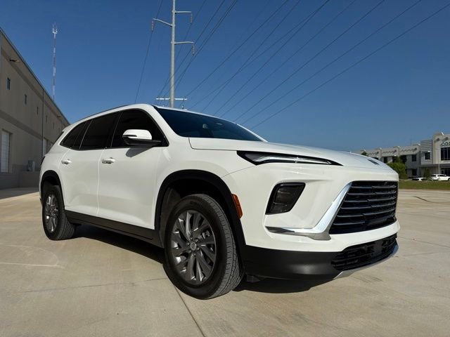 Used 2025 White Buick Preferred image 3