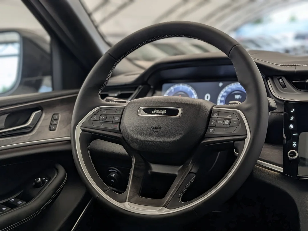 New 2026 White Jeep Limited Reserve - - 4x4 - Nappa Leather Seats - Dual-Pane Sunroof - Navigation & More! image 16