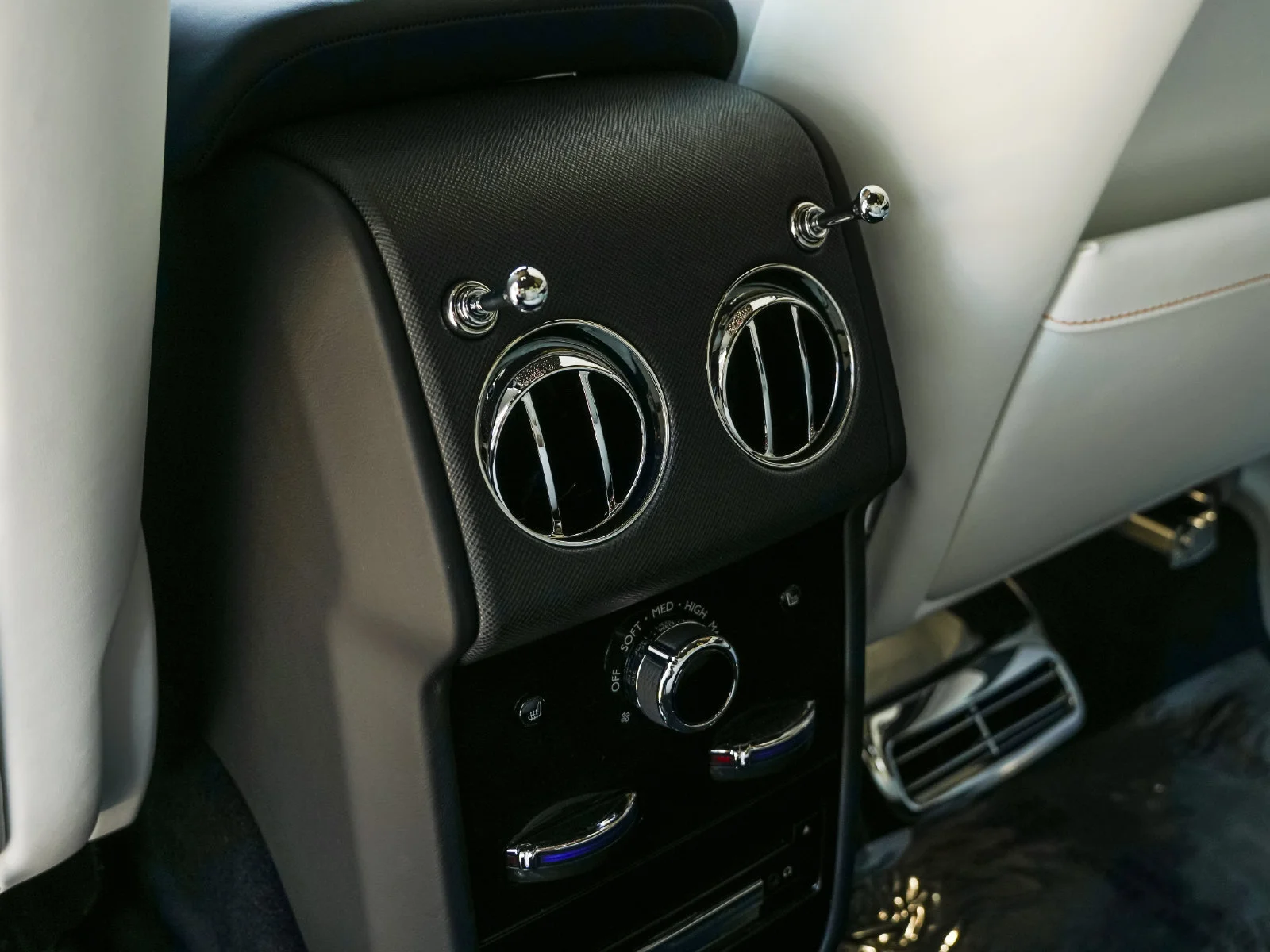 Certified Used 2024 Black Diamond Rolls-Royce  image 27