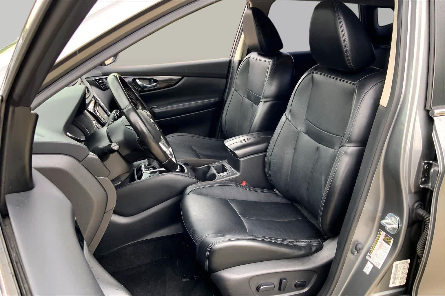 Used 2018 Gun Metallic Nissan SL image 8