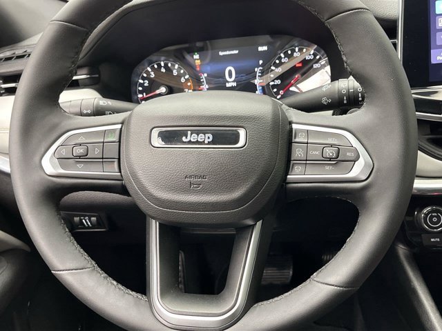 Used 2023 Redline Pearlcoat Jeep Limited image 13