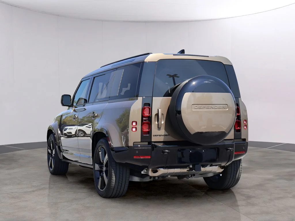 Certified Used 2025 Gondwana Stone Metallic Land Rover X-Dynamic SE image 5