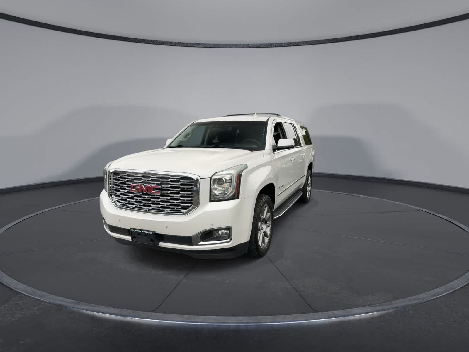 Used 2019 White Frost Tricoat GMC Denali image 3