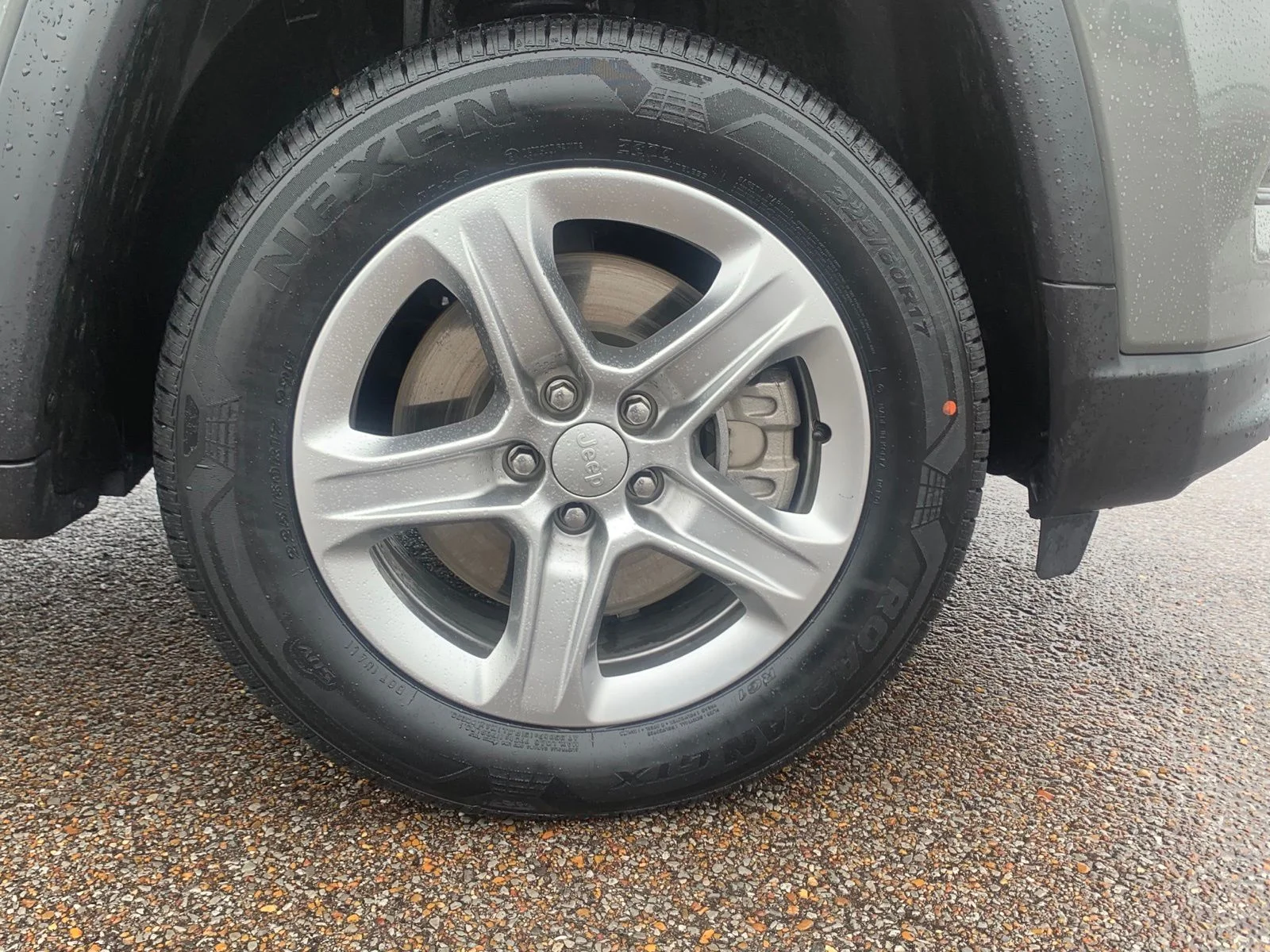 Used 2023 Gray Jeep Latitude image 8