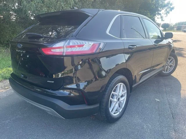 Used 2023 Black Ford SEL image 5