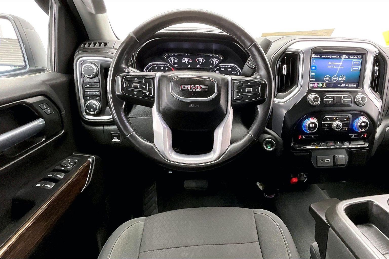 Used 2021 Summit White GMC Elevation image 4
