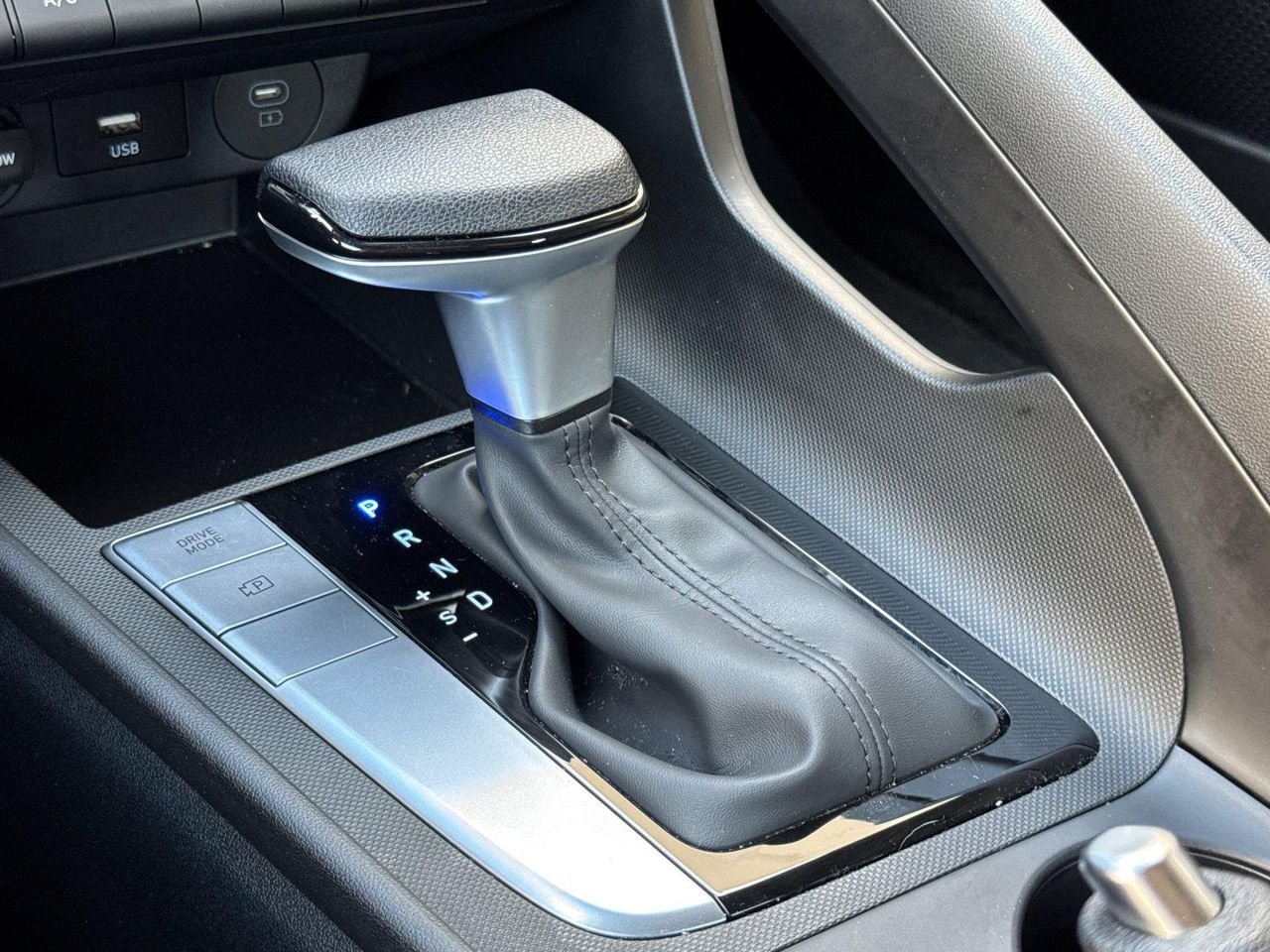 New 2026 White Hyundai SE image 19