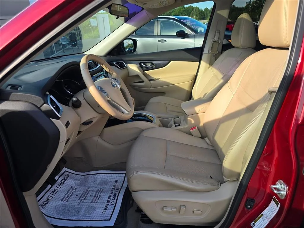 Used 2015 Red Nissan SL image 12