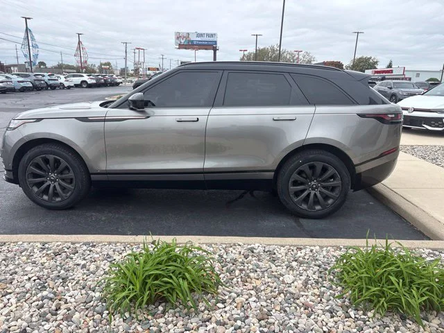 Used 2019  Land Rover SE R-Dynamic image 6