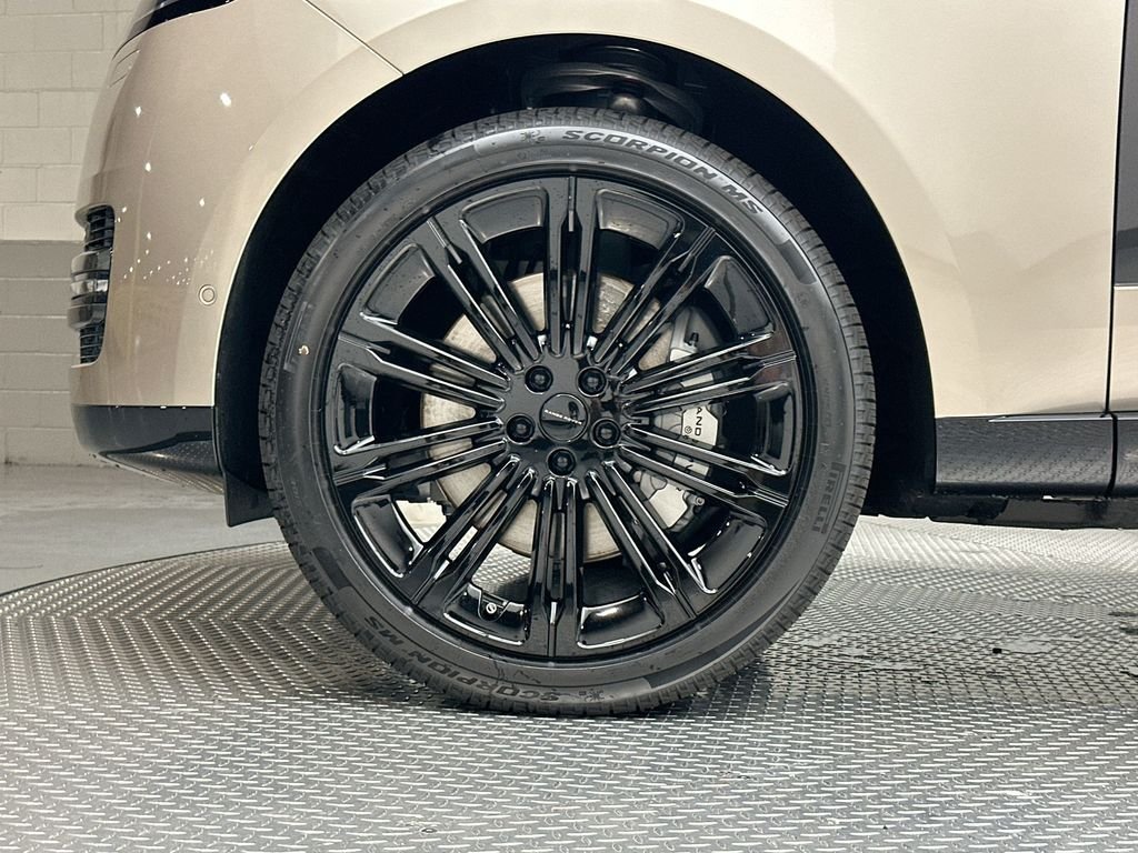 New 2026 Batumi Gold Premium Metallic Land Rover SE image 5