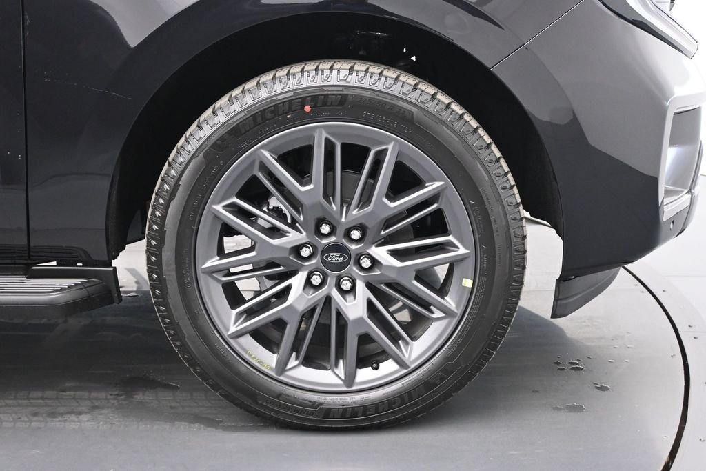 New 2026 Agate Black Metallic Ford Platinum image 24