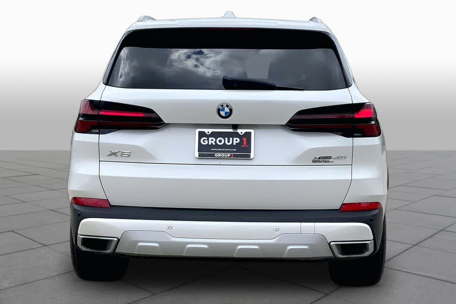 Used 2024 Mineral White Metallic BMW xDrive40i image 4