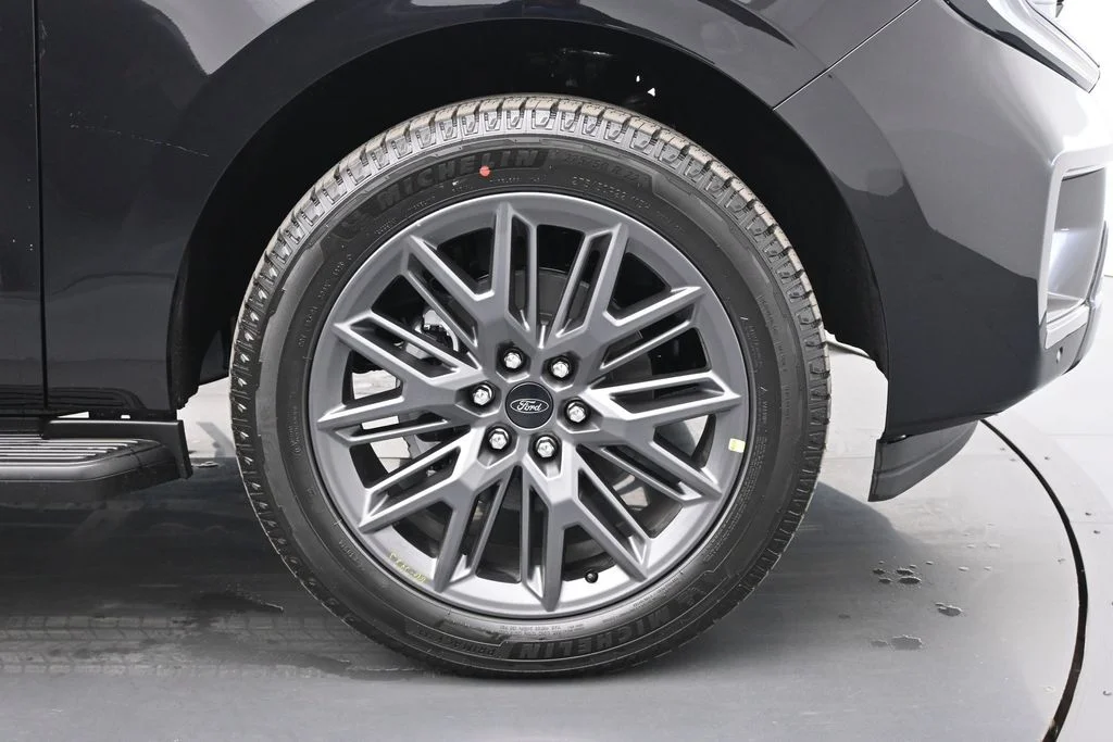 New 2026 Black Ford Platinum image 24