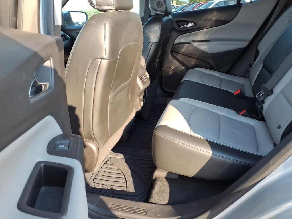 Used 2018 Silver Ice Metallic Chevrolet Premier image 5