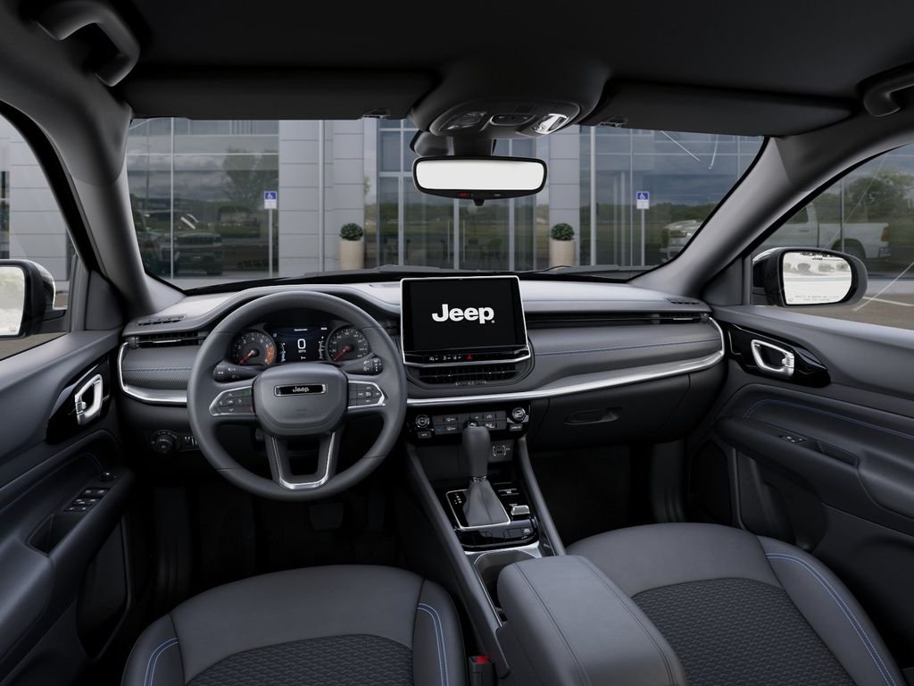 New 2026 Diamond Black Crystal Pearl-Coat Exterior Paint Jeep Latitude image 14