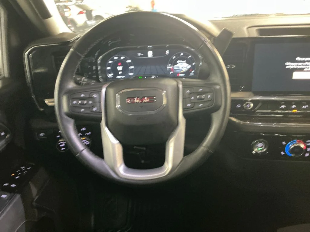 Used 2023 Silver GMC Elevation image 17
