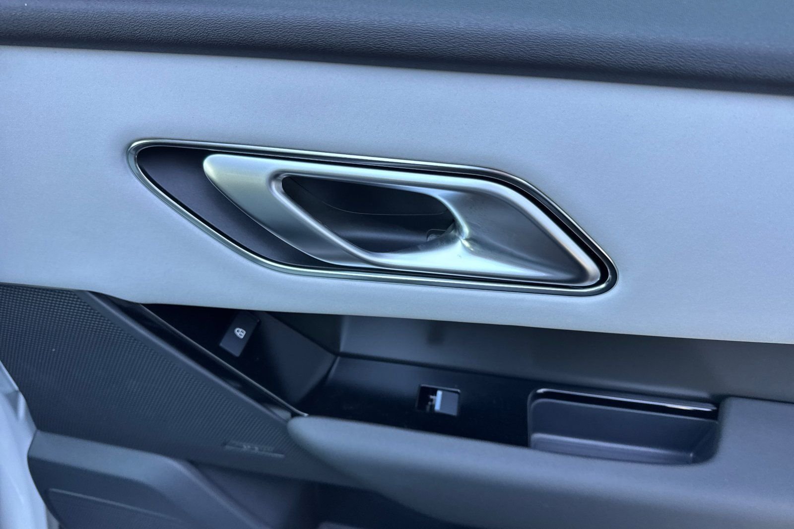 New 2026 Fuji White Land Rover S image 19