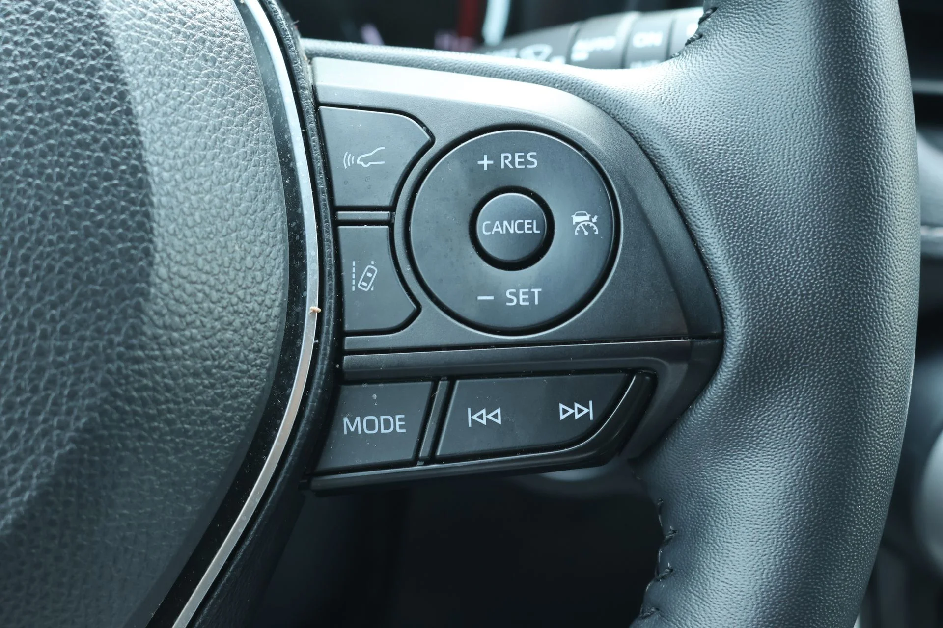 Used 2025 Beige Toyota XLE Premium image 10