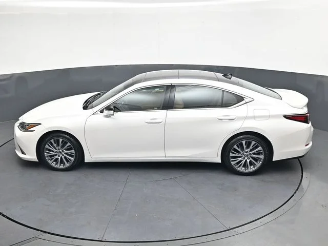 Used 2021 White Lexus 350 image 28
