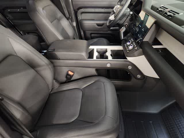 Used 2026 Santorini Black Metallic Land Rover S image 4