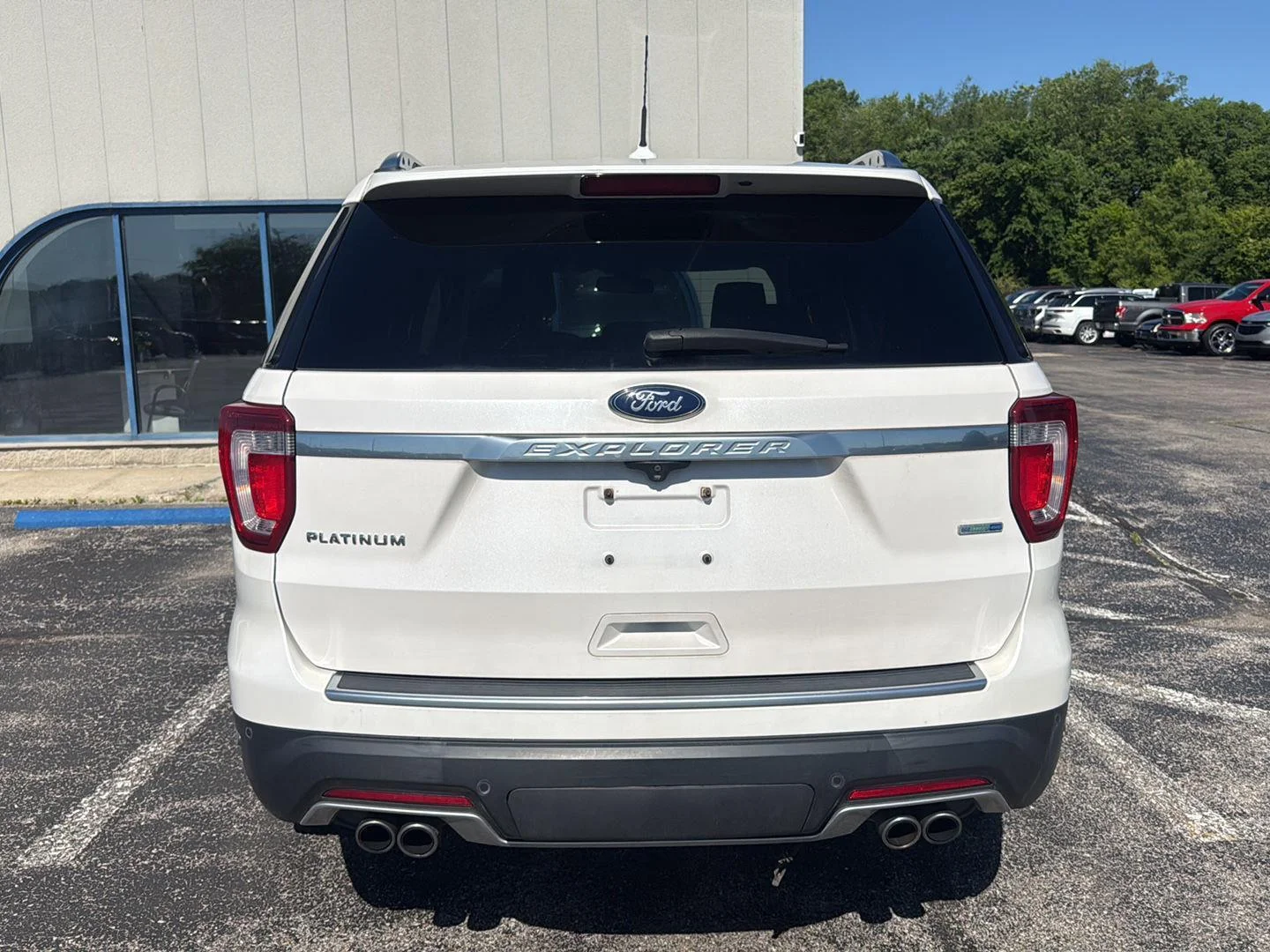 Used 2019 White Platinum Tri-Coat Metallic Ford Platinum image 6