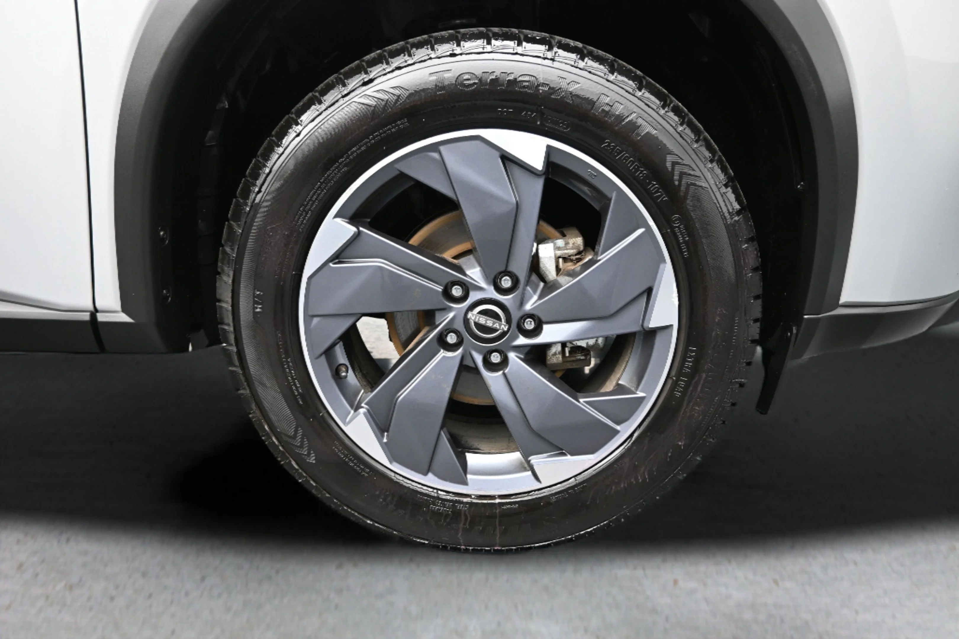 Used 2025 Brilliant Silver Metallic Nissan SV image 23
