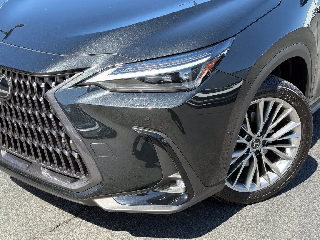 Used 2025  Lexus NX 350h Luxury image 3
