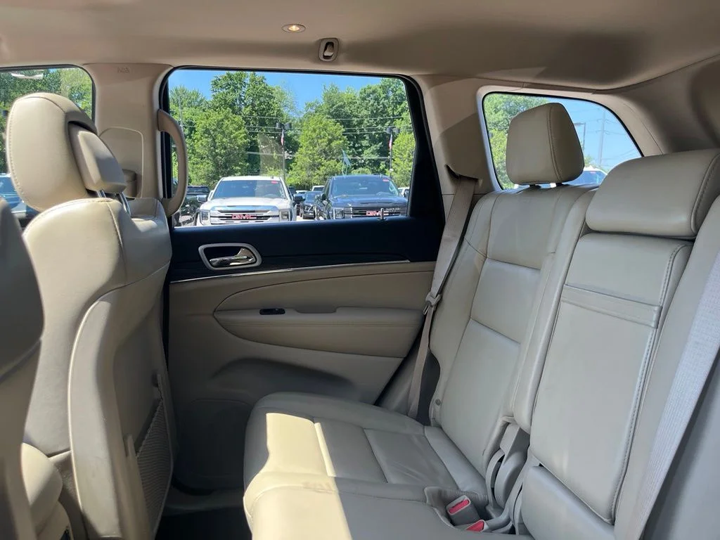 Used 2019 Bright White Clearcoat Jeep Limited image 23
