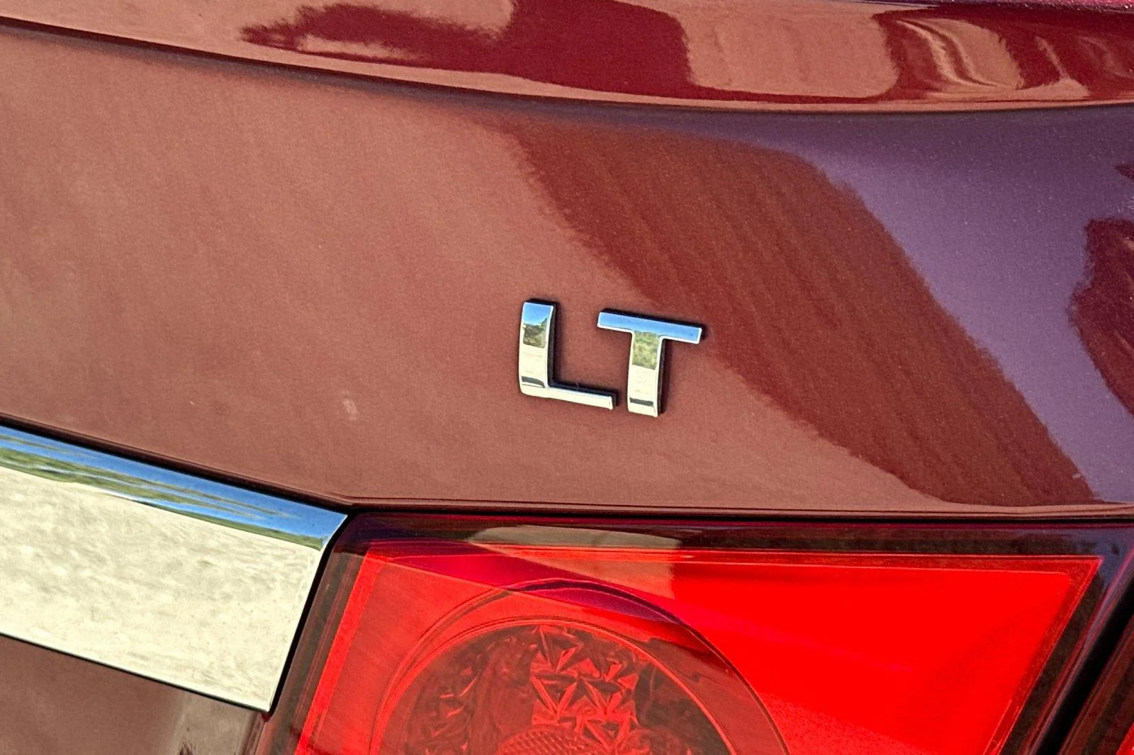Used 2016 Siren Red Tintcoat Chevrolet LT image 24