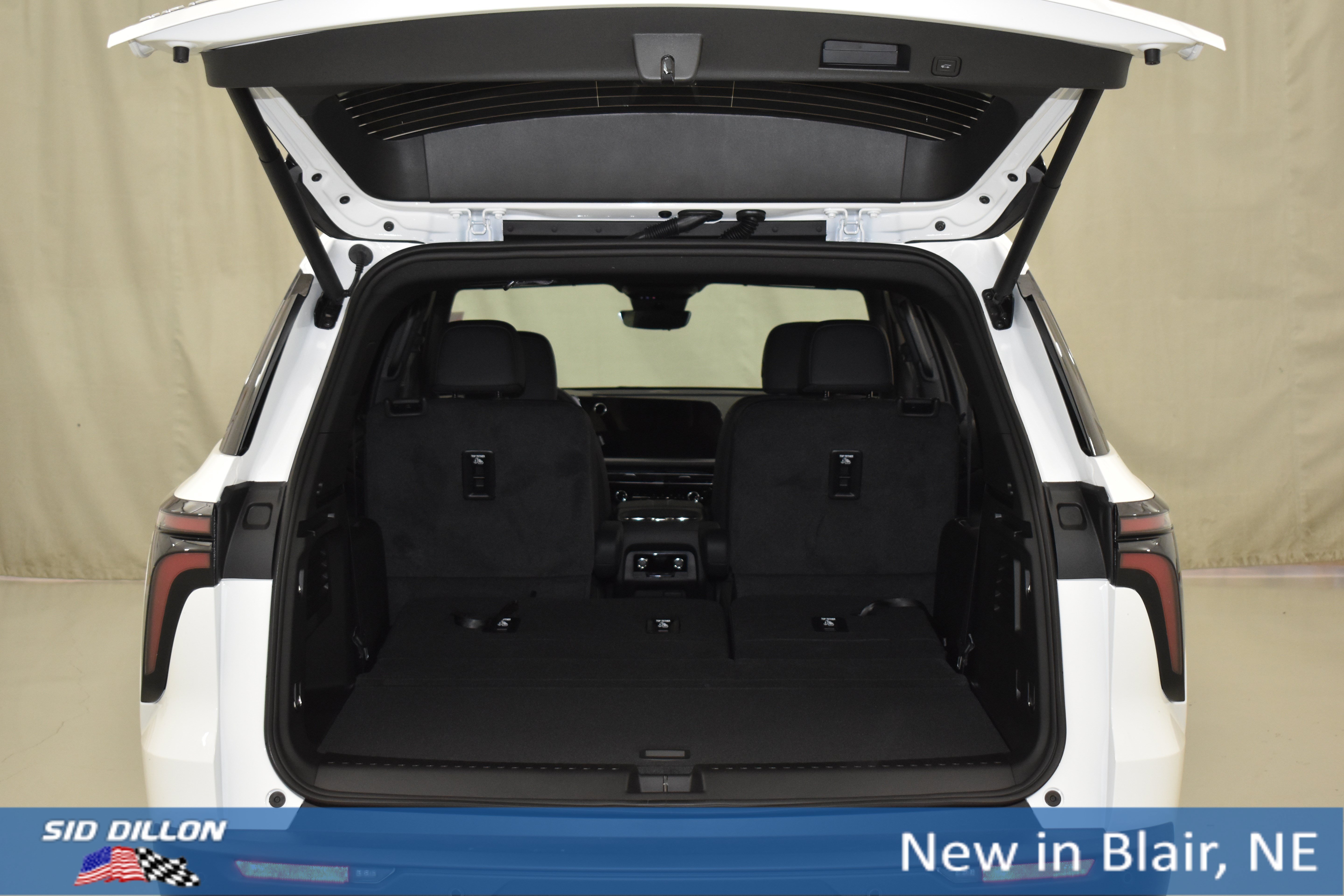New 2026 Polar White Tricoat Chevrolet LT image 12
