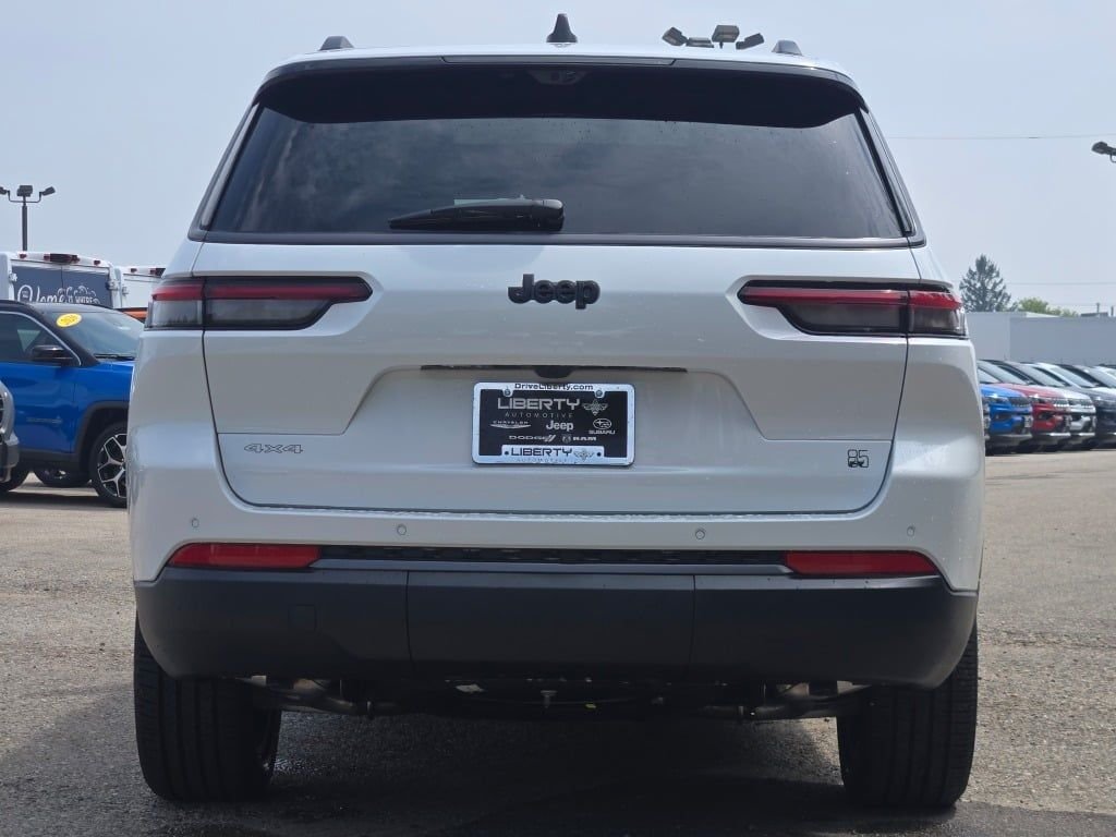 New 2026 Bright White Clear-Coat Exterior Paint Jeep  image 13