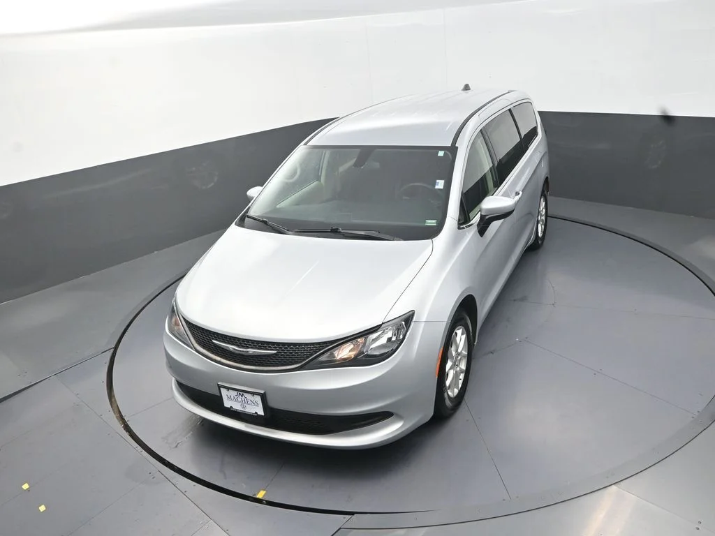 Used 2022 Silver Chrysler LX image 16