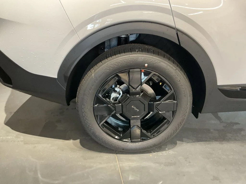 New 2026 White Kia X-Line image 24