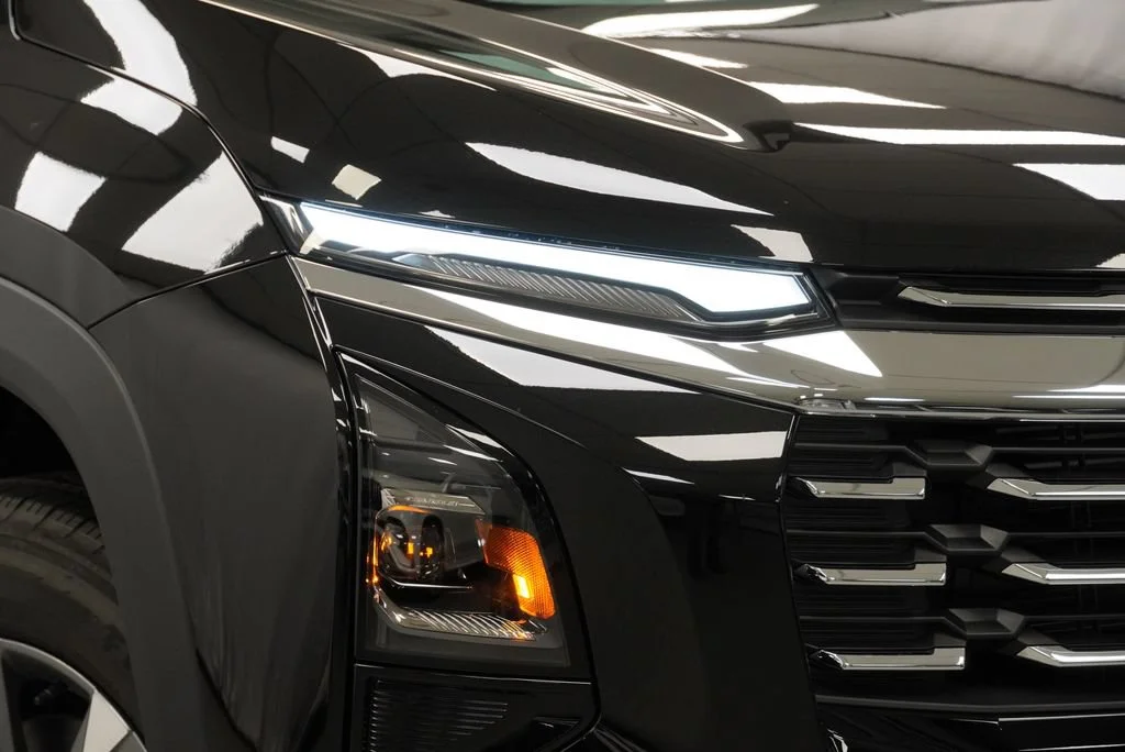 New 2027 Mosaic Black Metallic Chevrolet LT image 32