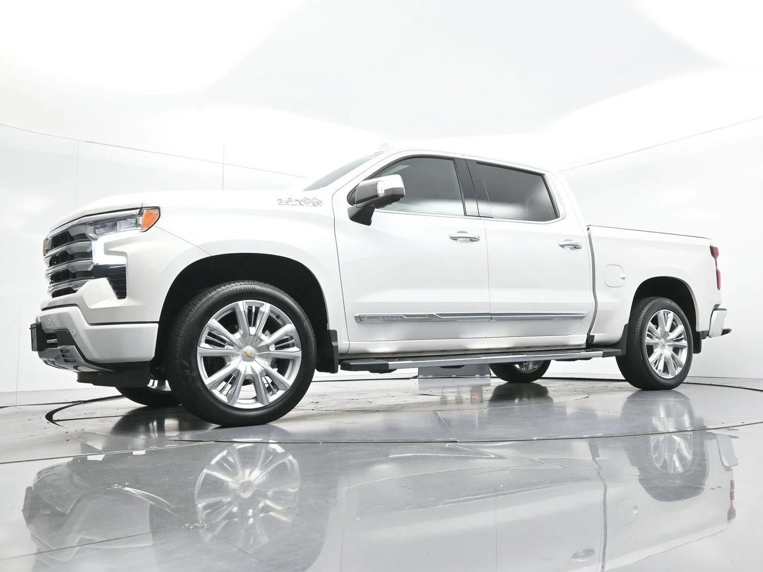 Used 2024 Iridescent Pearl Tricoat Chevrolet High Country image 49