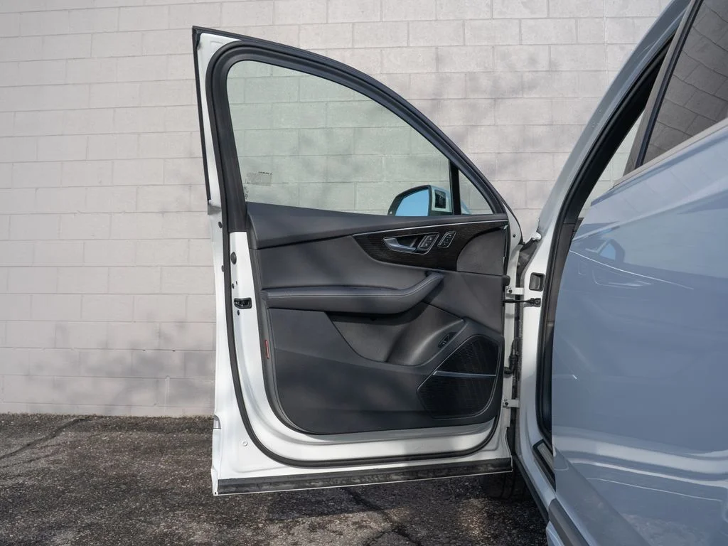 Used 2025 White Audi  image 15